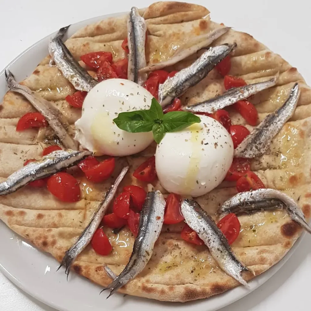 Pizza Fornarina con alici marinate e Mozzarella di bufala al ristorante Al Bellavista di Coriano